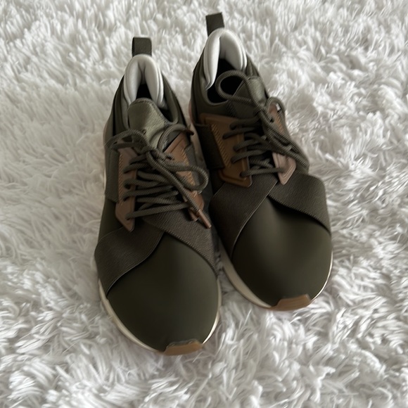 Puma, Size 8 - Picture 4 of 4